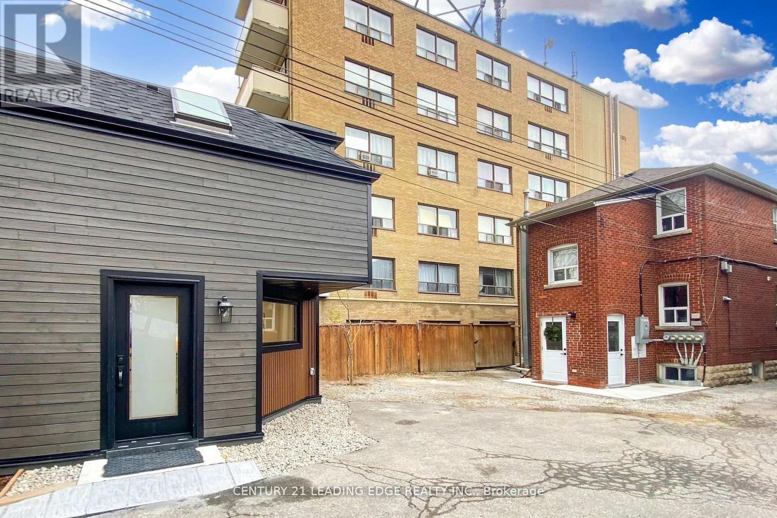 Coach - 388 Jane Street, Toronto, Ontario  M6S 3Z5 - Photo 5 - W12792792