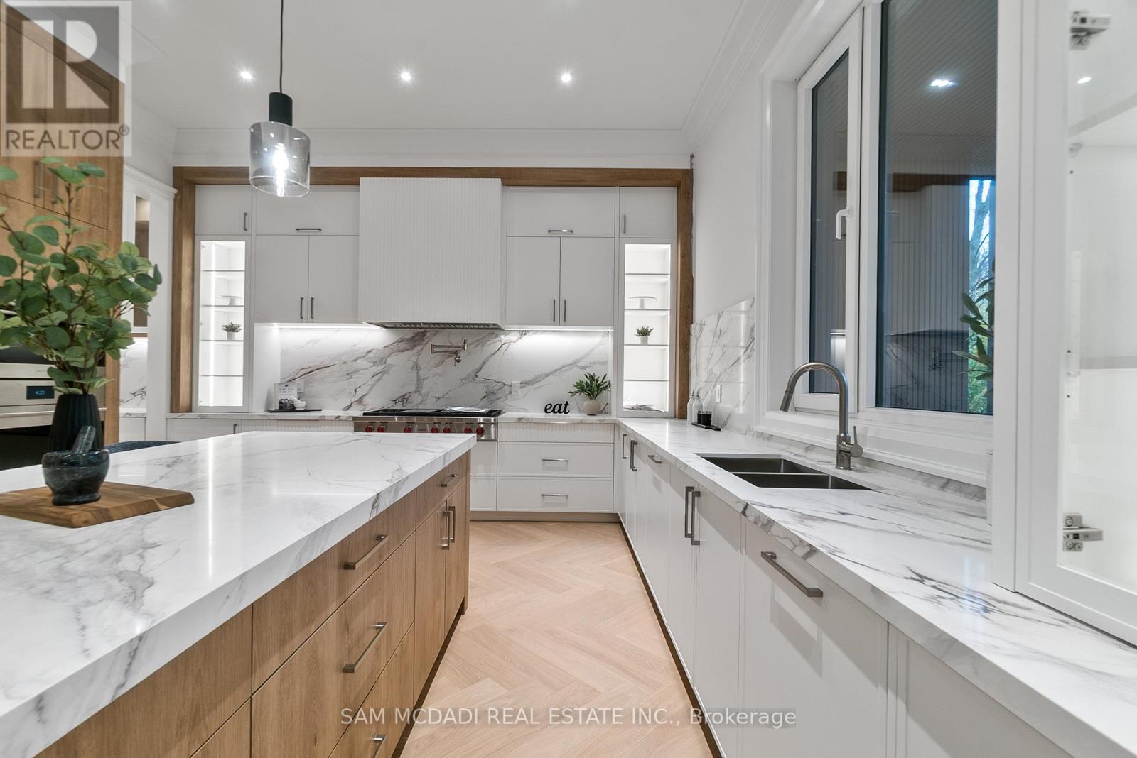 84 Pebbleridge Place, Oakville, Ontario  L6K 3Y4 - Photo 10 - W12792798