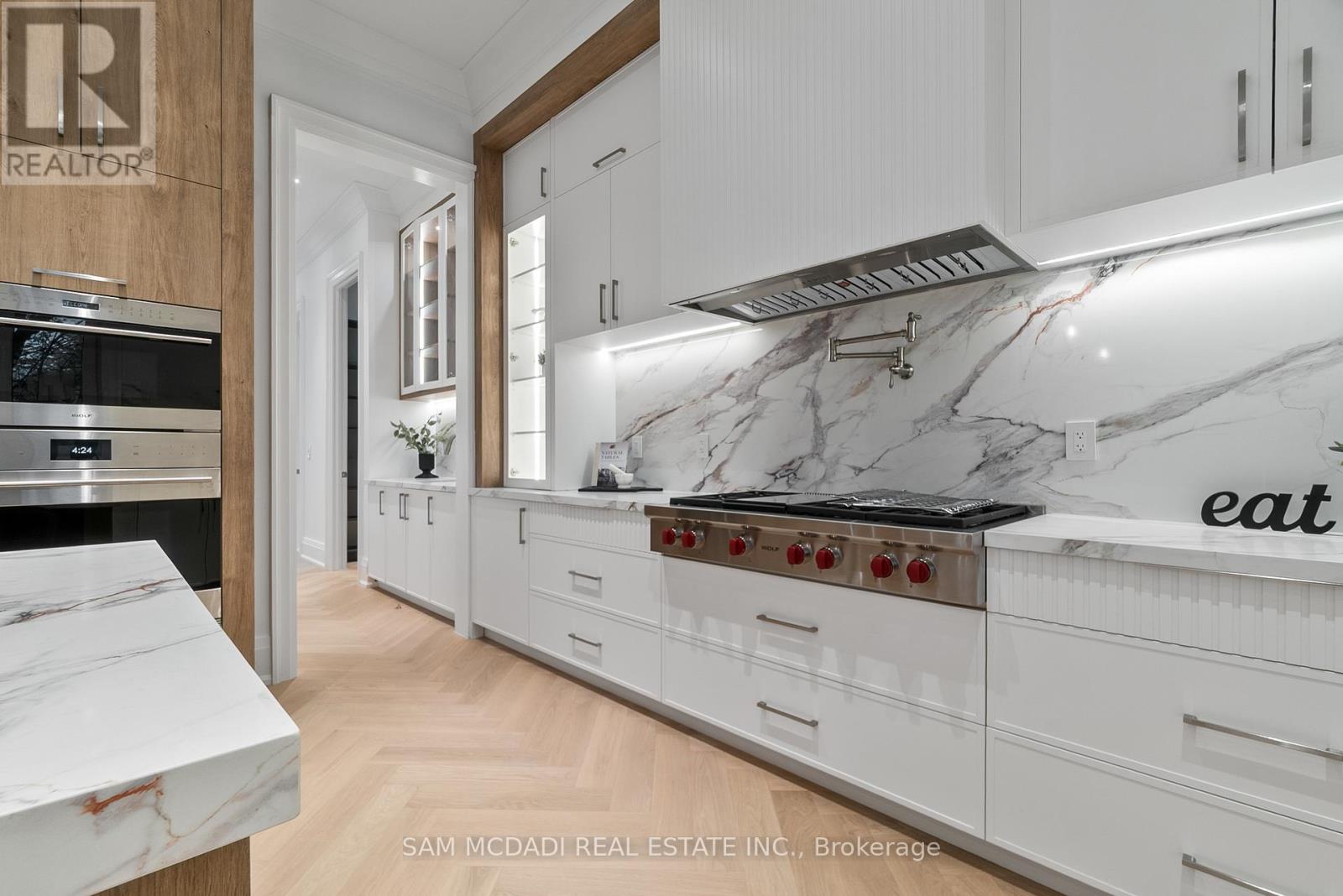 84 Pebbleridge Place, Oakville, Ontario  L6K 3Y4 - Photo 11 - W12792798