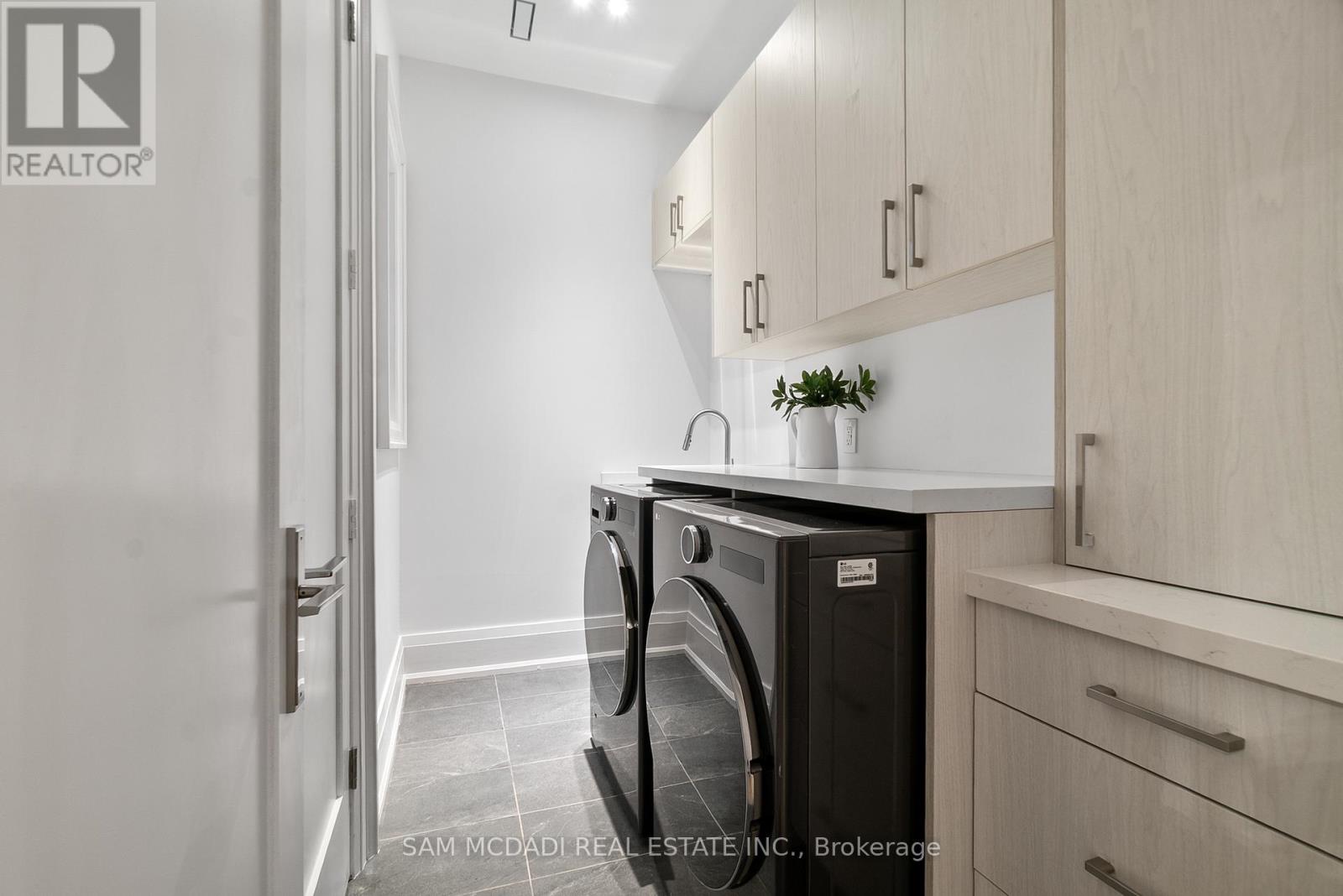 84 Pebbleridge Place, Oakville, Ontario  L6K 3Y4 - Photo 33 - W12792798