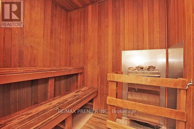 612 - 33 Elm Drive W, Mississauga, Ontario  L5B 4M1 - Photo 10 - W12792806