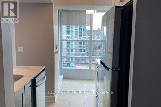 612 - 33 Elm Drive W, Mississauga, Ontario  L5B 4M1 - Photo 11 - W12792806