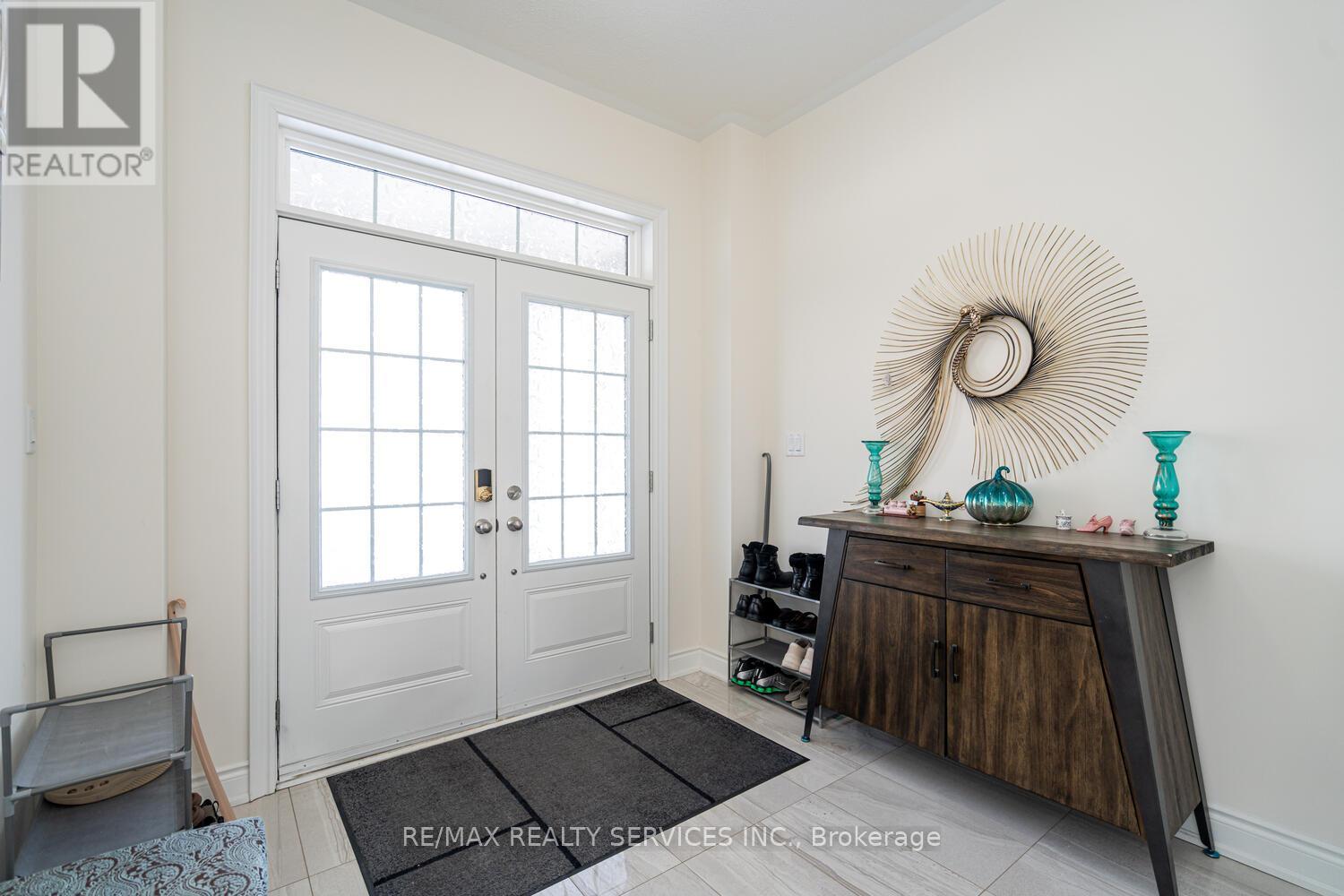 34 Thornvalley Terrace, Caledon, Ontario  L7C 4H9 - Photo 2 - W12792856