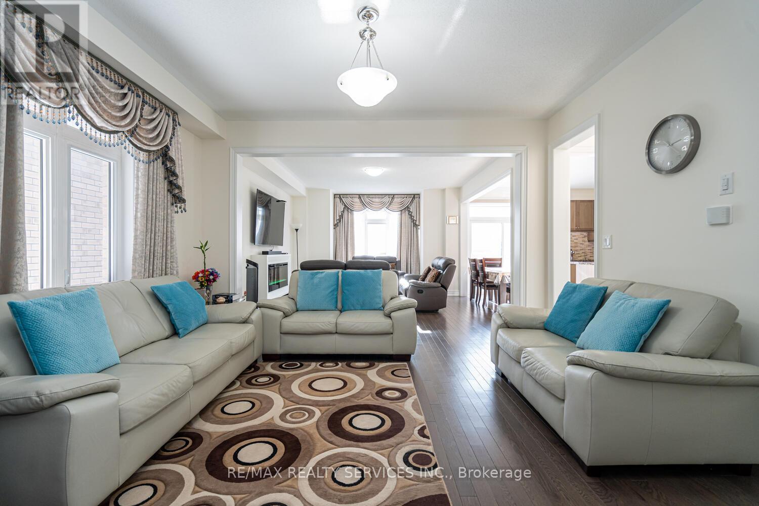 34 Thornvalley Terrace, Caledon, Ontario  L7C 4H9 - Photo 7 - W12792856