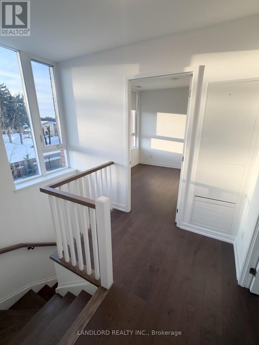 112 - 15 Maryport Avenue, Toronto, Ontario  M3M 0E1 - Photo 12 - W12792892