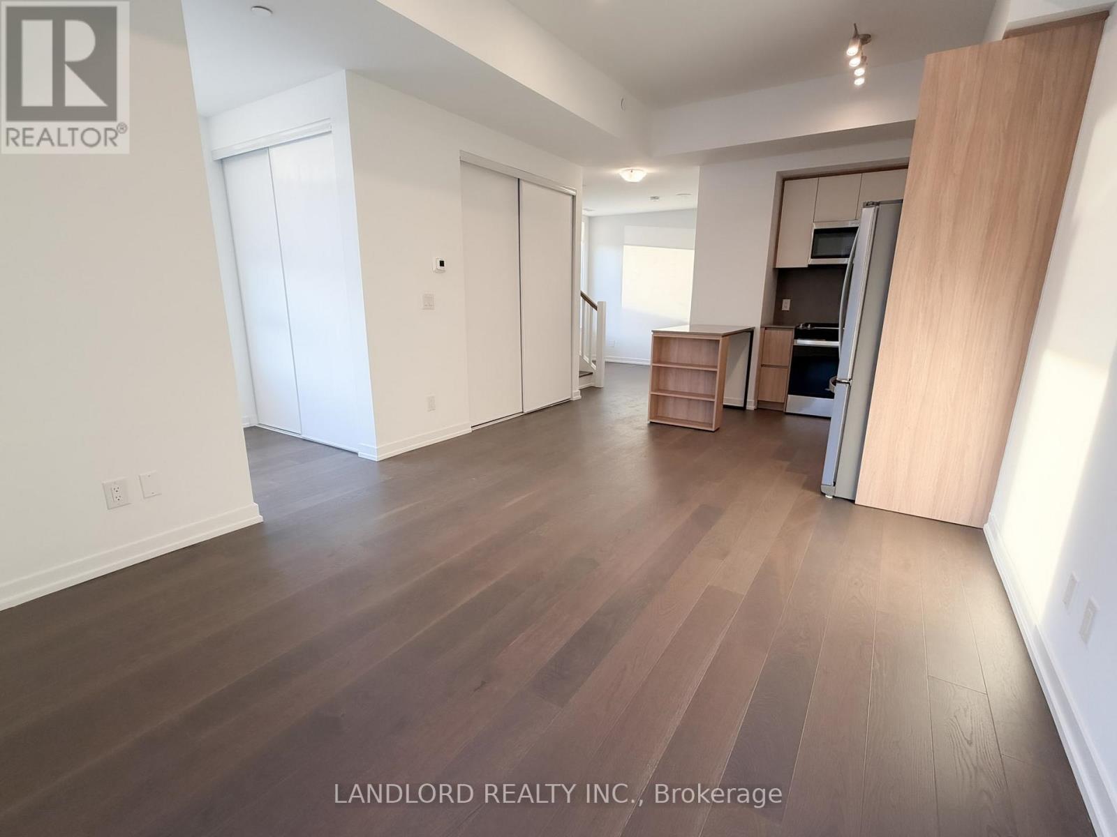 112 - 15 Maryport Avenue, Toronto, Ontario  M3M 0E1 - Photo 3 - W12792892