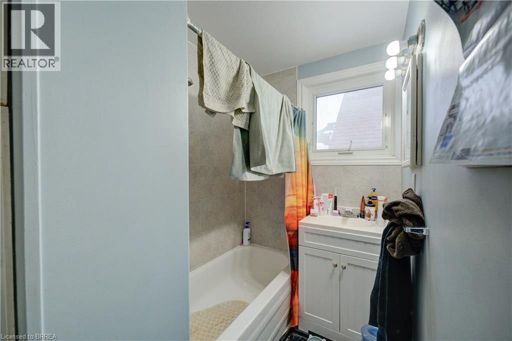 38 Nelson Street, Brantford, Ontario  N3T 2M8 - Photo 12 - 40805139