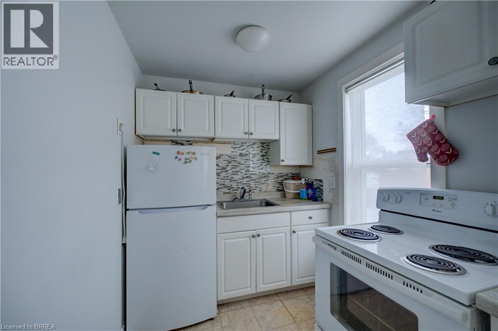 38 Nelson Street, Brantford, Ontario  N3T 2M8 - Photo 6 - 40805139