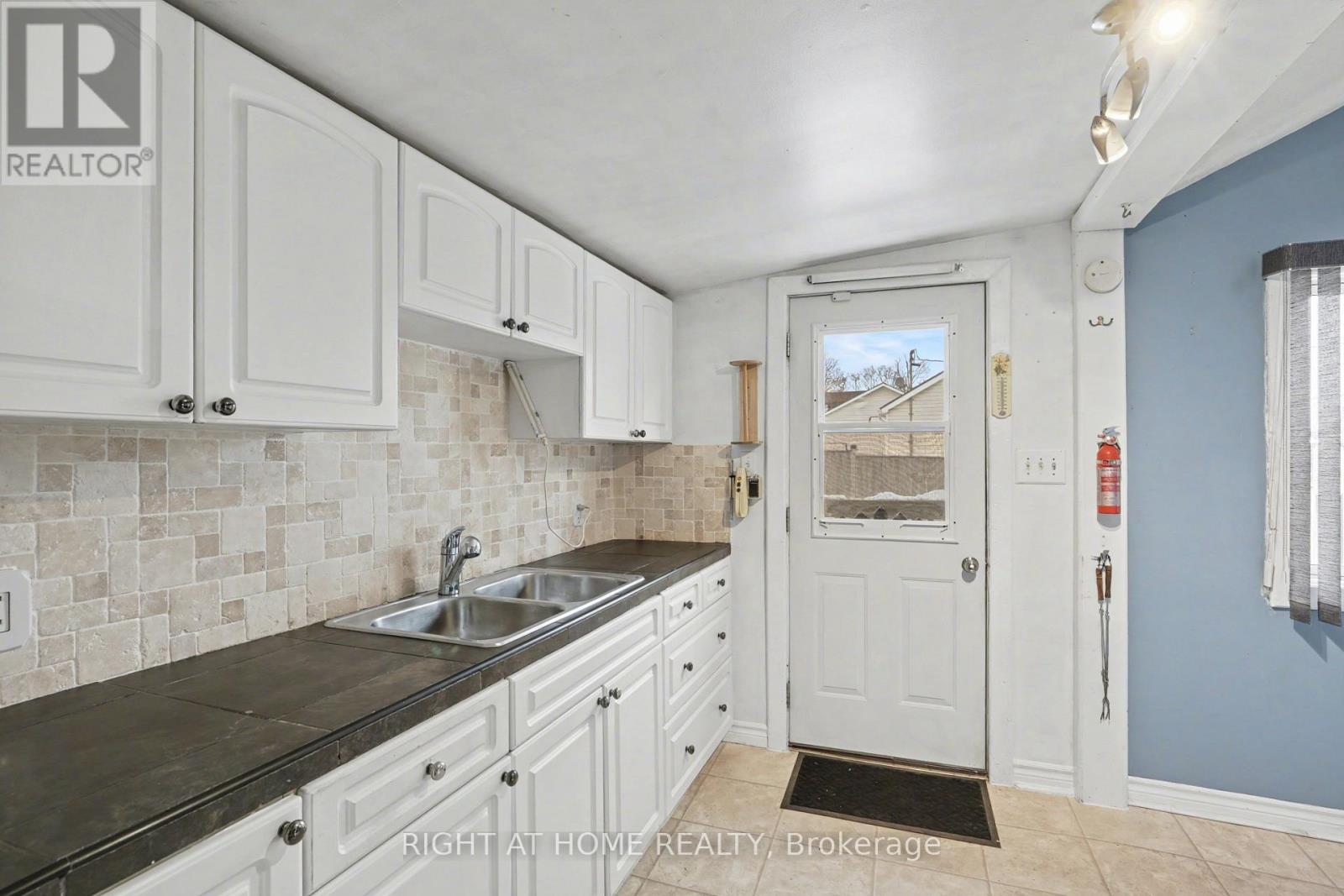 3852 Brunswick Avenue, Fort Erie, Ontario  L0S 1B0 - Photo 8 - X12792882