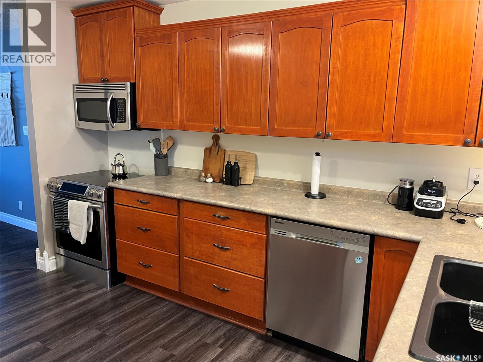 207 Dominion Road, Assiniboia, Saskatchewan  S0H 0B0 - Photo 12 - SK028694