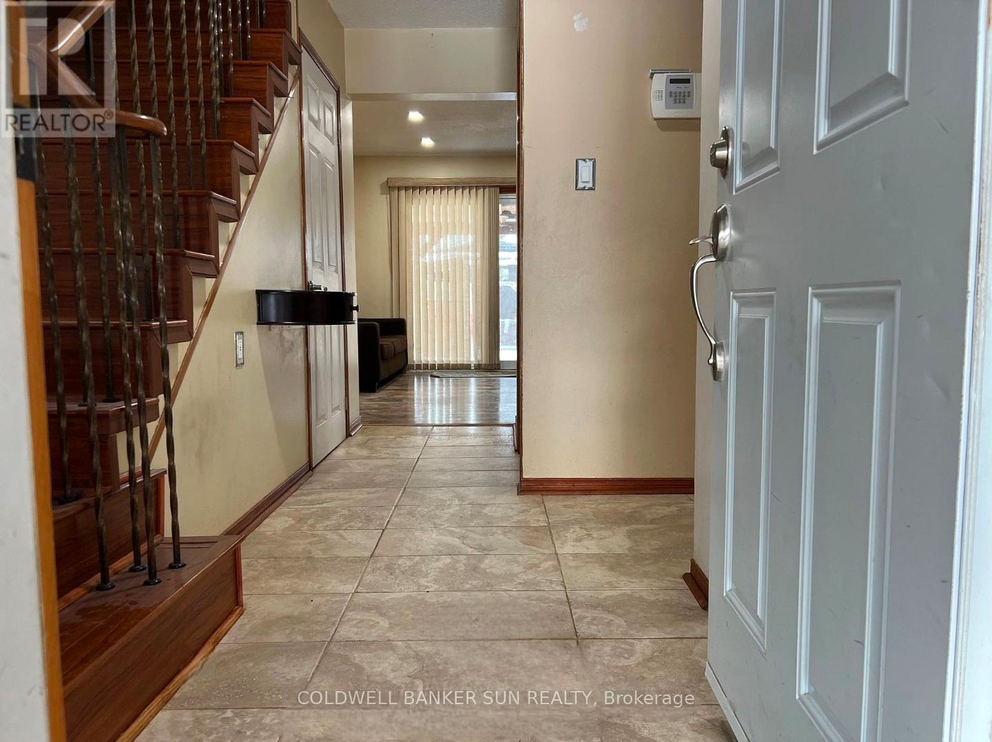 Upper - 6 Clearview Court, Brampton, Ontario  L6Z 2B1 - Photo 4 - W12613326