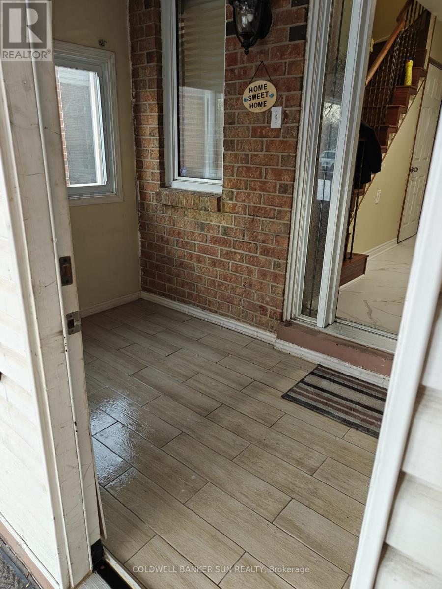 Upper - 6 Clearview Court, Brampton, Ontario  L6Z 2B1 - Photo 3 - W12613326