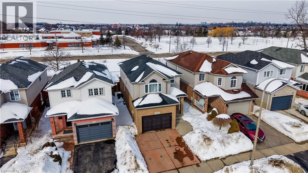 64 Hidden Creek Drive, Kitchener, Ontario  N2N 3N7 - Photo 3 - 40805057