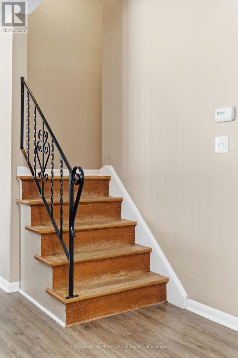 533 Bridge Street E, Belleville (Belleville Ward), Ontario  K8N 1R7 - Photo 10 - X12792924