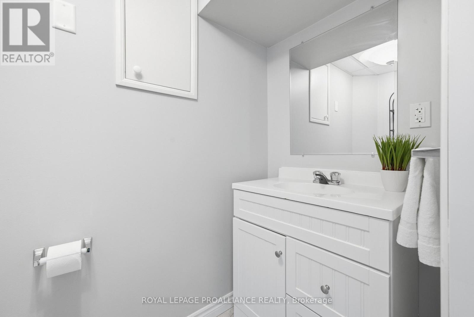 533 Bridge Street E, Belleville (Belleville Ward), Ontario  K8N 1R7 - Photo 32 - X12792924