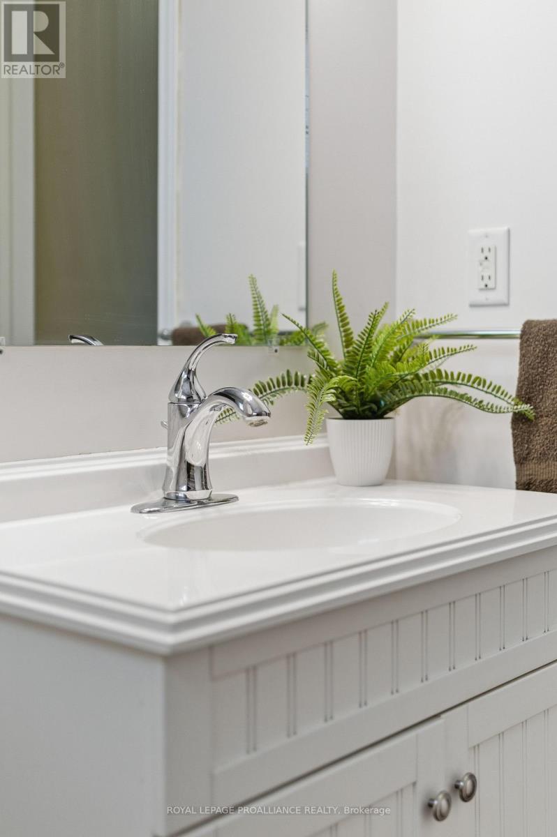 533 Bridge Street E, Belleville (Belleville Ward), Ontario  K8N 1R7 - Photo 33 - X12792924