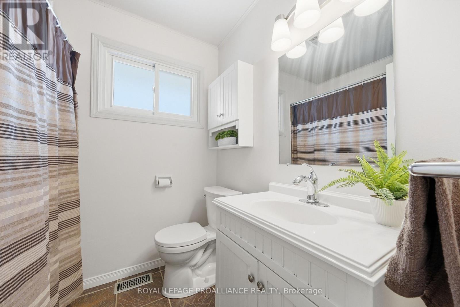 533 Bridge Street E, Belleville (Belleville Ward), Ontario  K8N 1R7 - Photo 36 - X12792924