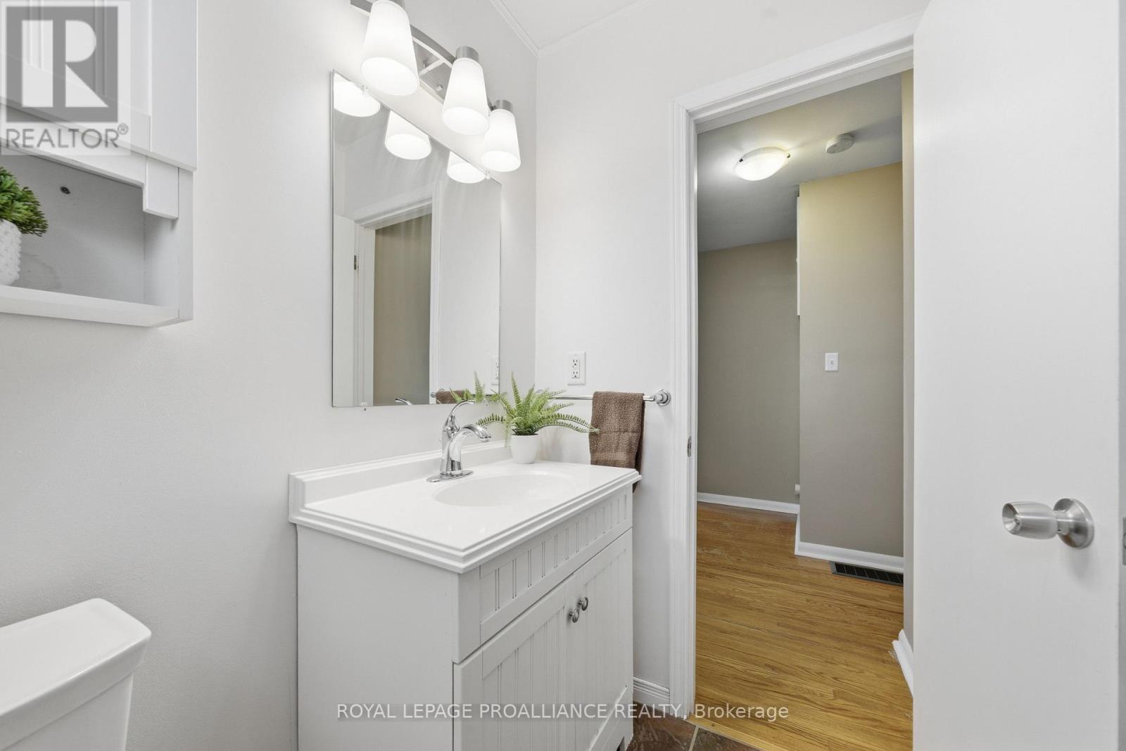 533 Bridge Street E, Belleville (Belleville Ward), Ontario  K8N 1R7 - Photo 37 - X12792924