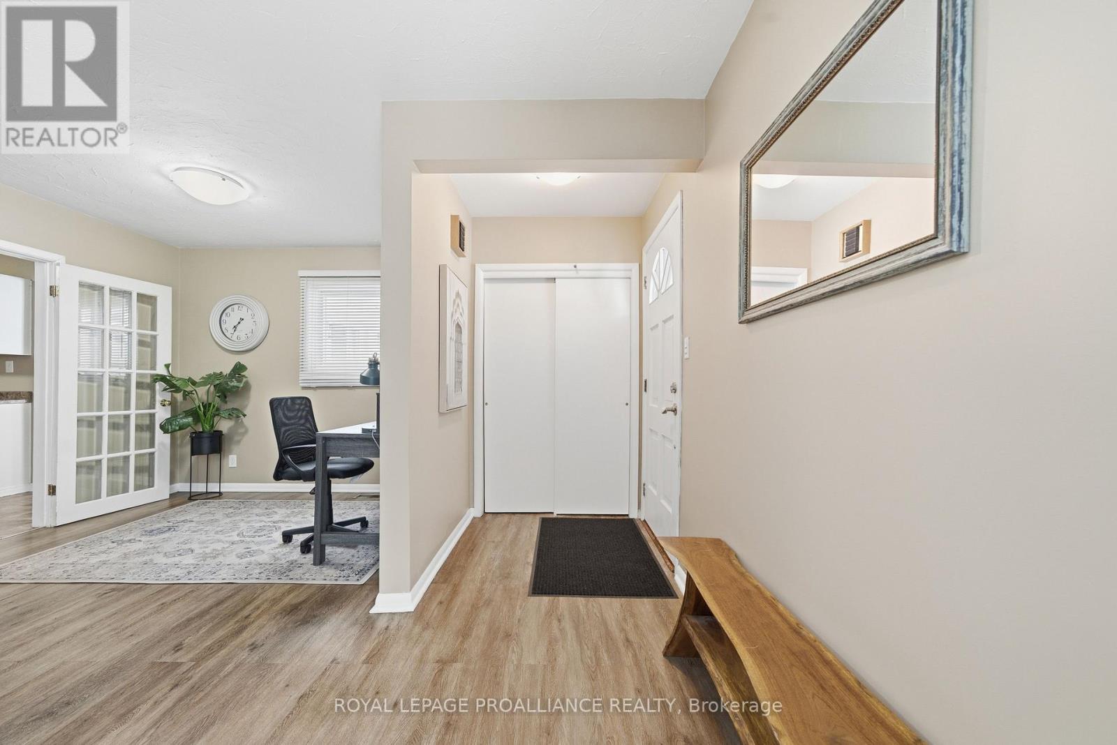 533 Bridge Street E, Belleville (Belleville Ward), Ontario  K8N 1R7 - Photo 7 - X12792924