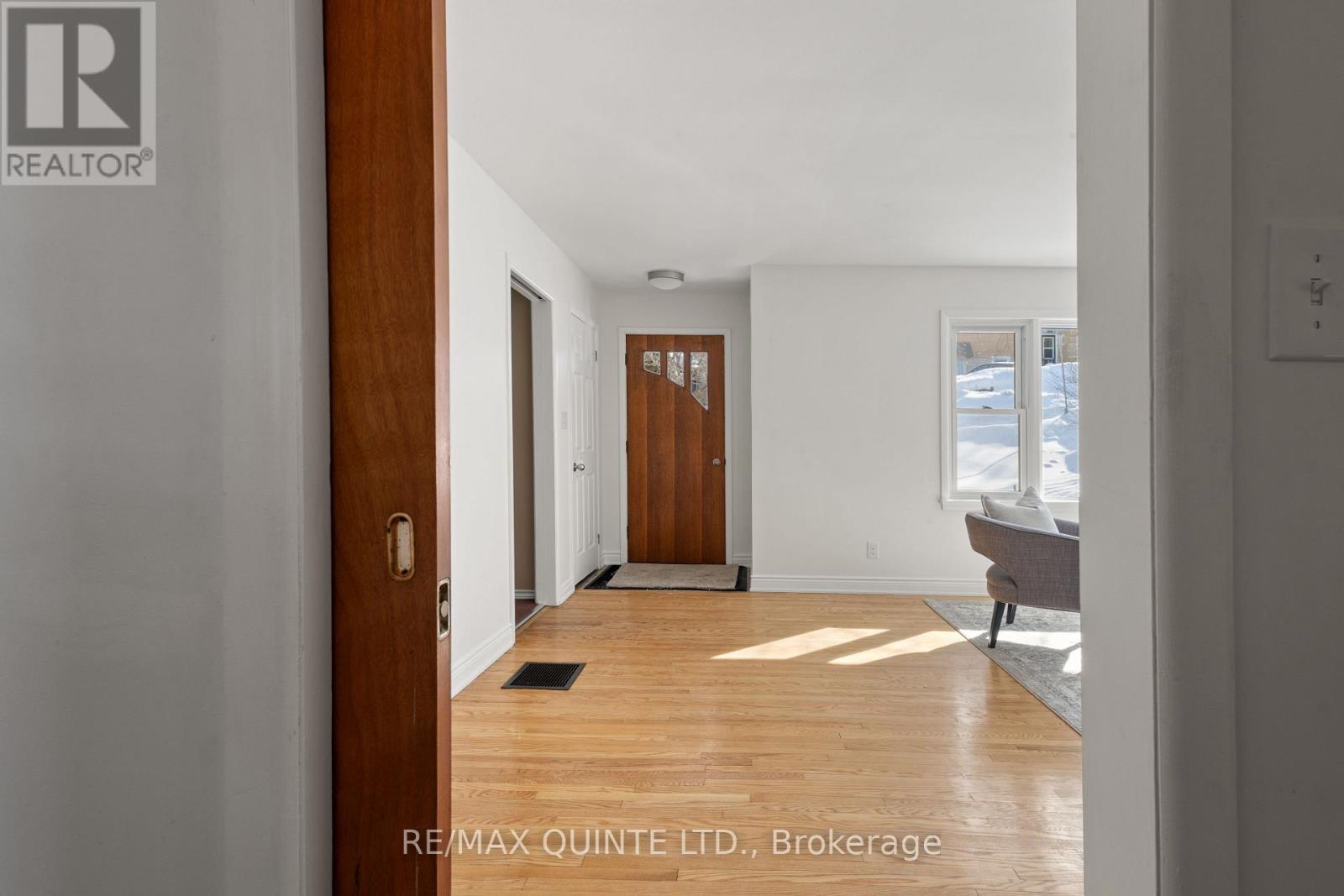 20 Prospect Avenue, Prince Edward County (Picton Ward), Ontario  K0K 2T0 - Photo 13 - X12793004