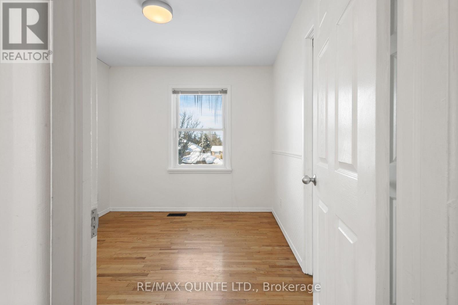 20 Prospect Avenue, Prince Edward County (Picton Ward), Ontario  K0K 2T0 - Photo 27 - X12793004