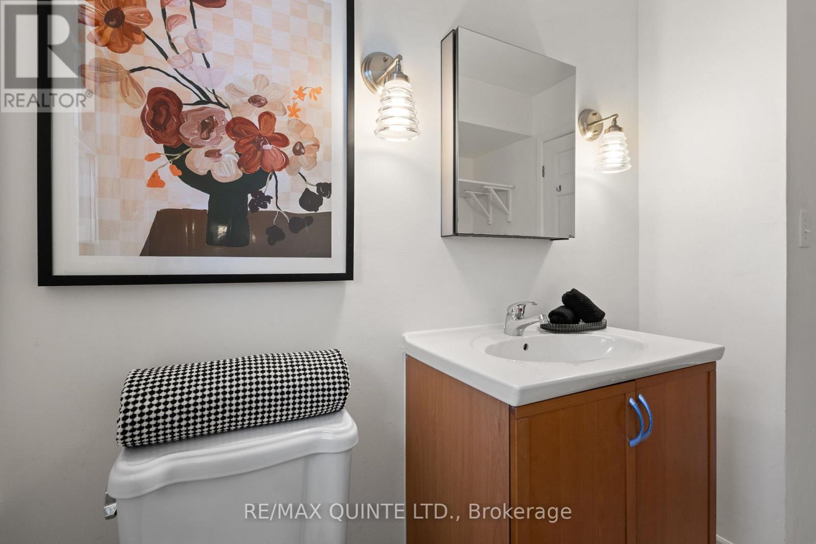 20 Prospect Avenue, Prince Edward County (Picton Ward), Ontario  K0K 2T0 - Photo 32 - X12793004