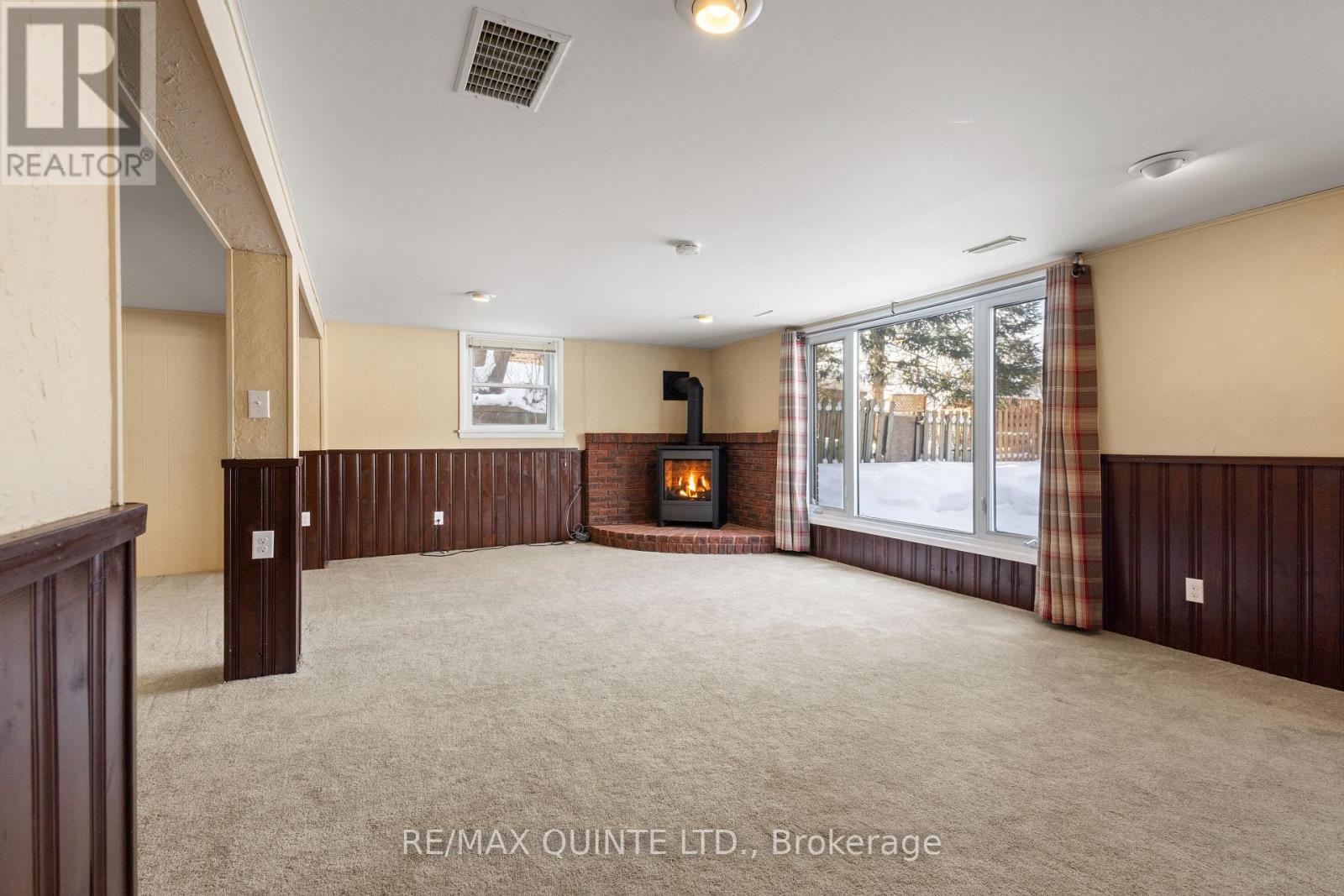 20 Prospect Avenue, Prince Edward County (Picton Ward), Ontario  K0K 2T0 - Photo 34 - X12793004