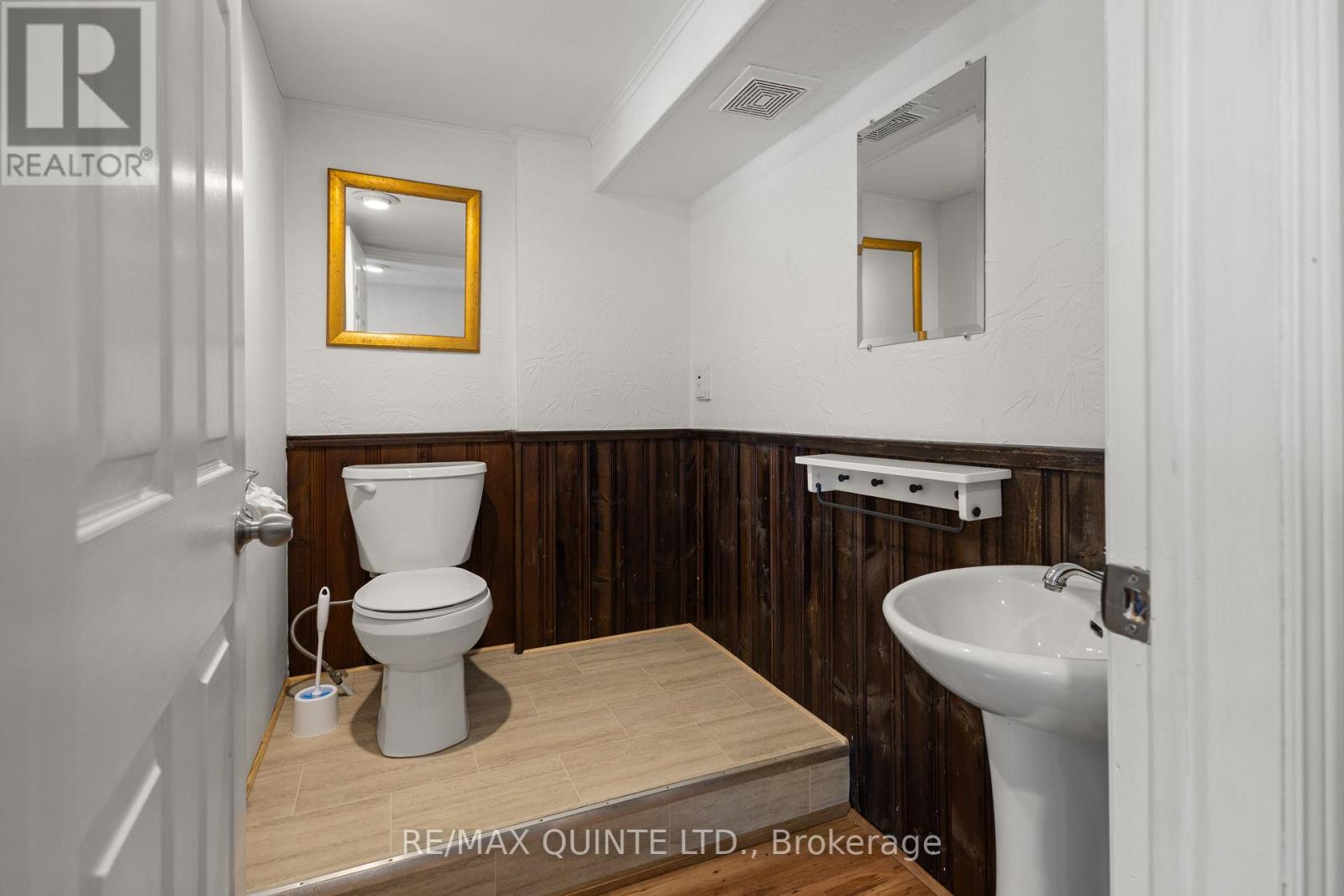 20 Prospect Avenue, Prince Edward County (Picton Ward), Ontario  K0K 2T0 - Photo 38 - X12793004