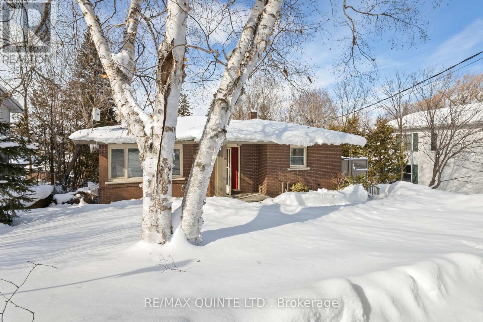 20 Prospect Avenue, Prince Edward County (Picton Ward), Ontario  K0K 2T0 - Photo 4 - X12793004