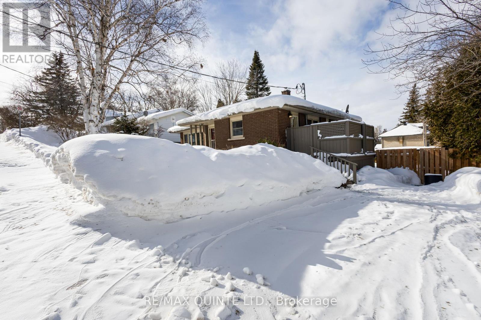 20 Prospect Avenue, Prince Edward County (Picton Ward), Ontario  K0K 2T0 - Photo 6 - X12793004