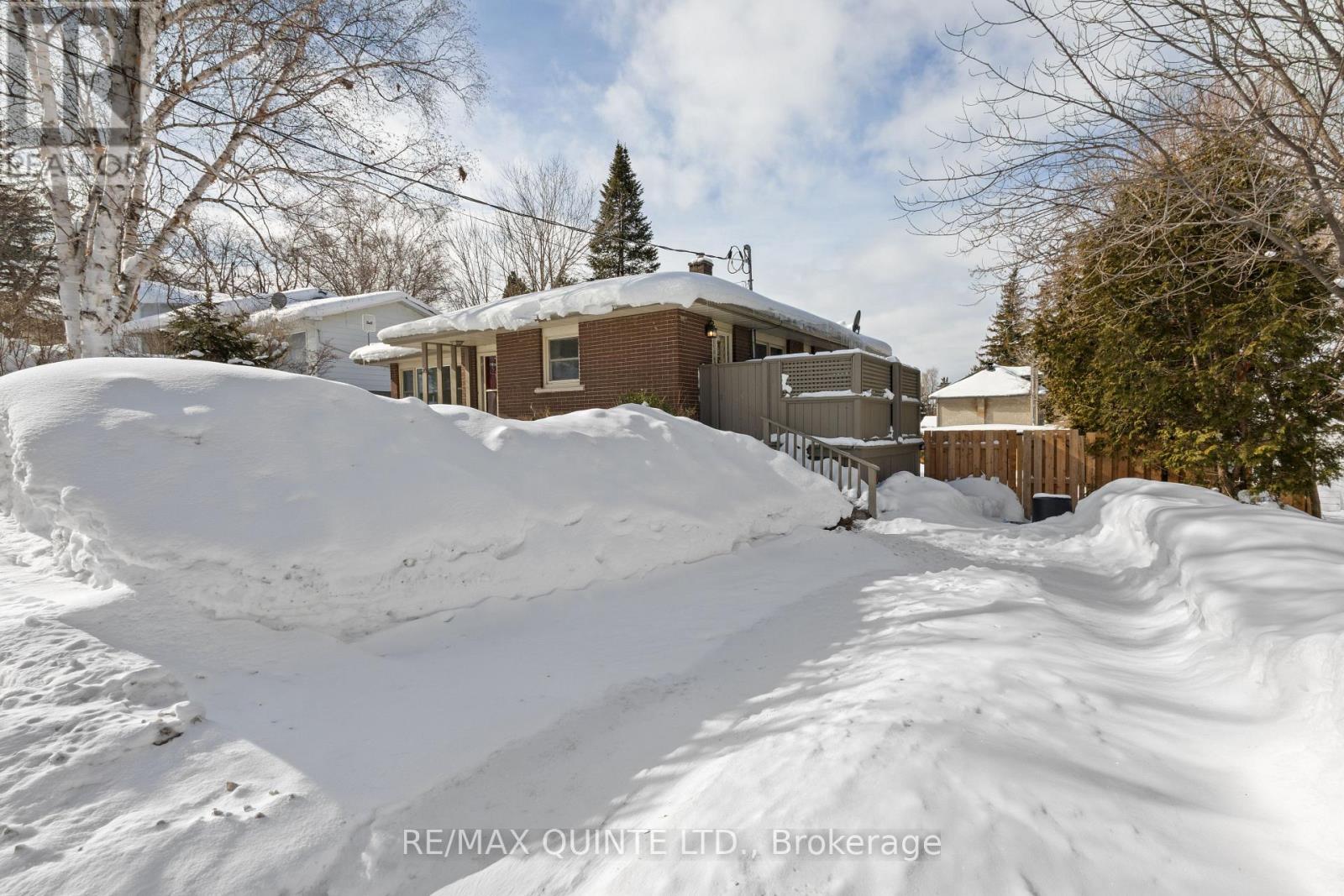 20 Prospect Avenue, Prince Edward County (Picton Ward), Ontario  K0K 2T0 - Photo 7 - X12793004