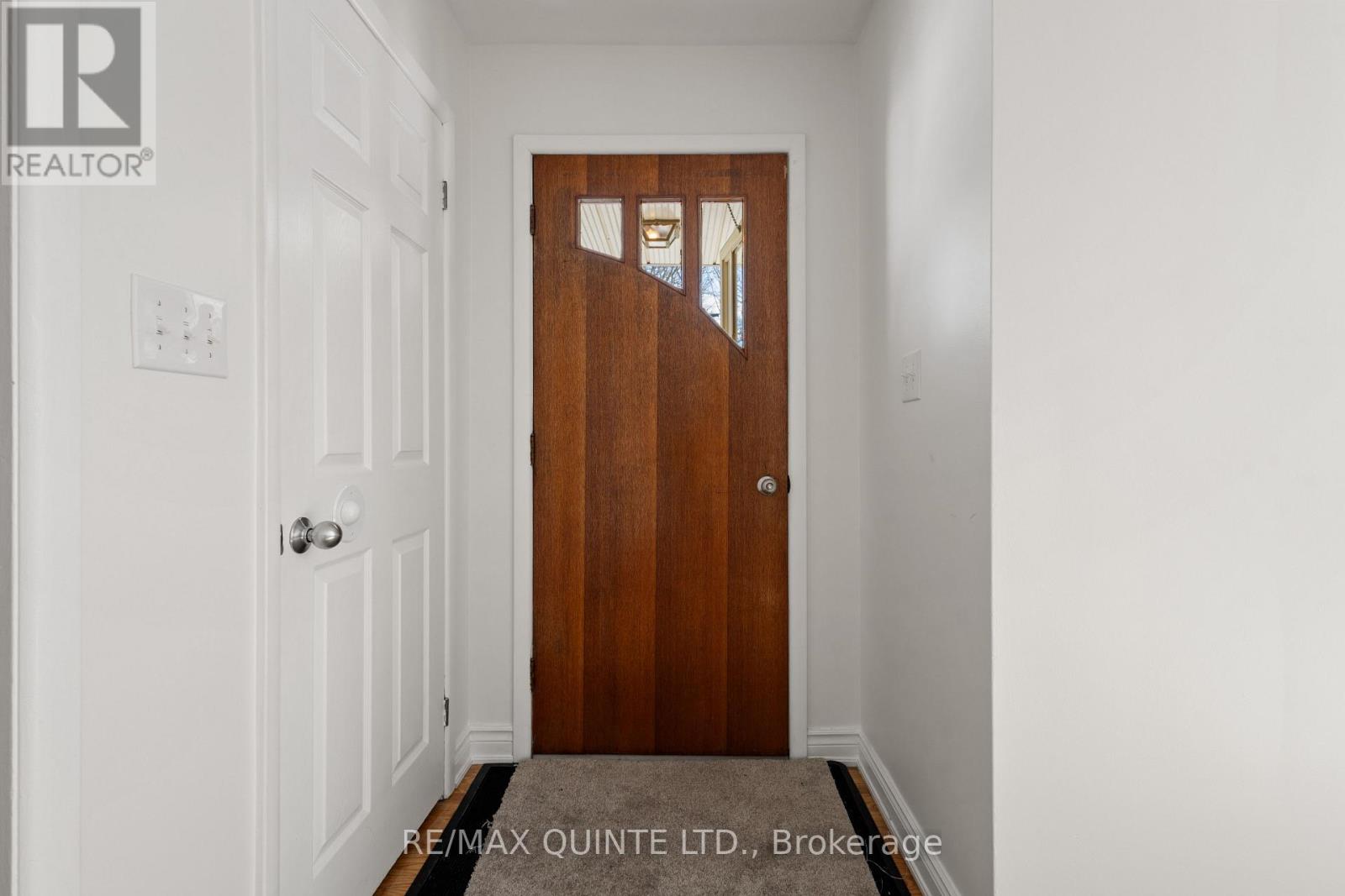 20 Prospect Avenue, Prince Edward County (Picton Ward), Ontario  K0K 2T0 - Photo 9 - X12793004