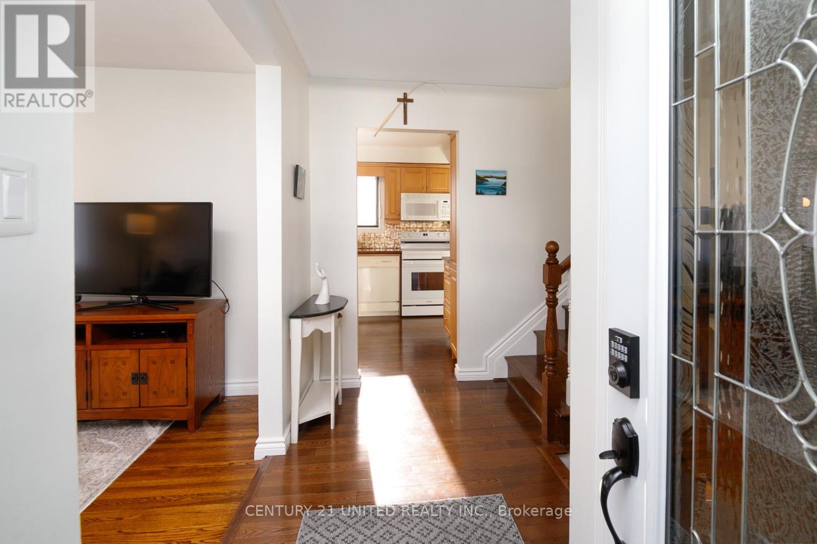 1002 Albany Court, Peterborough (Ashburnham Ward 4), Ontario  K9J 1J2 - Photo 3 - X12793050