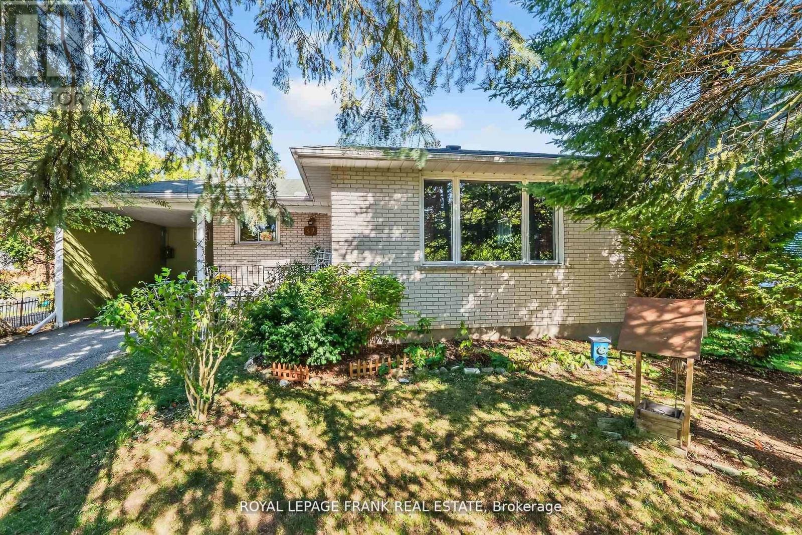 32 Melbourne Street E, Kawartha Lakes, Ontario  K9V 1X7 - Photo 3 - X12793190