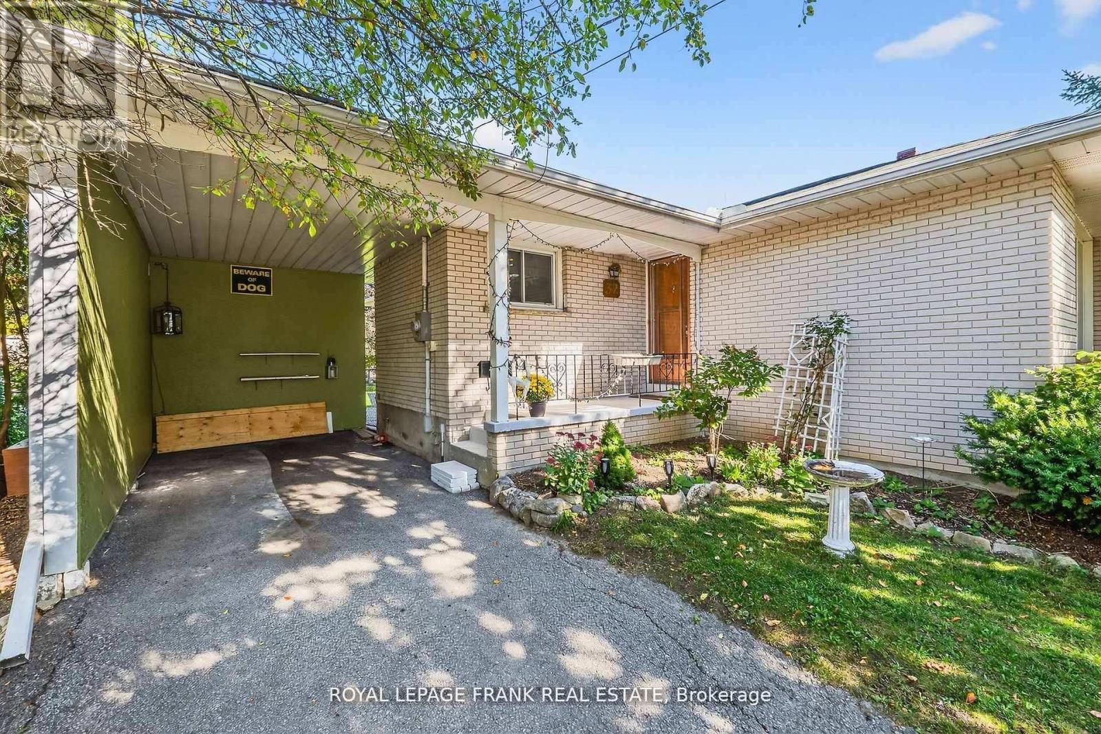 32 Melbourne Street E, Kawartha Lakes, Ontario  K9V 1X7 - Photo 4 - X12793190