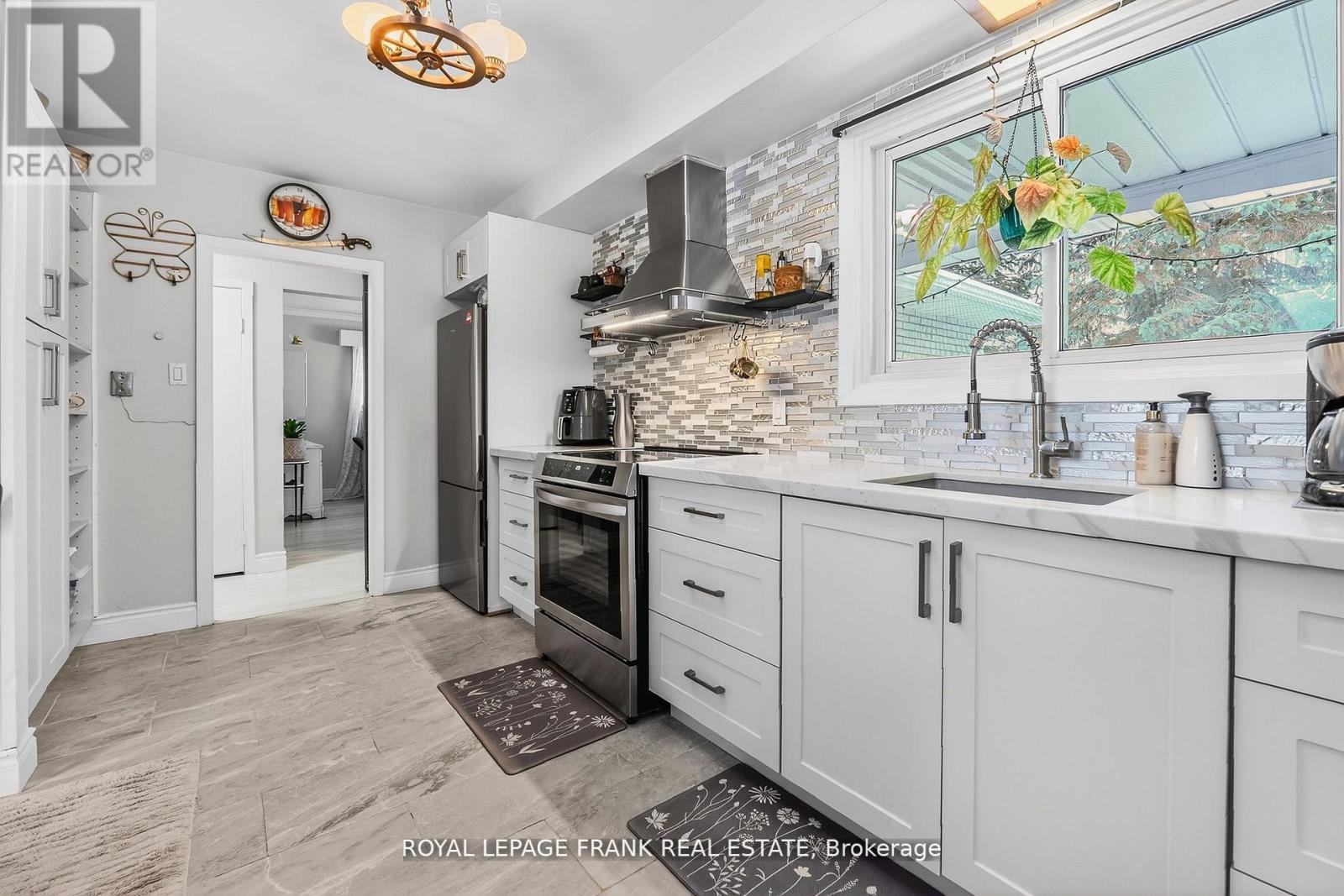 32 Melbourne Street E, Kawartha Lakes, Ontario  K9V 1X7 - Photo 8 - X12793190