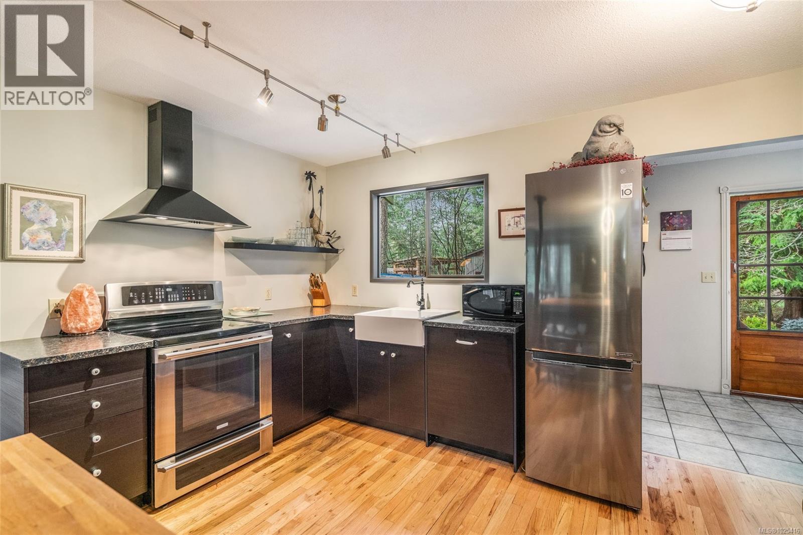 885 Horseshoe Rd, Gabriola Island, British Columbia  V0R 1X3 - Photo 3 - 1025416