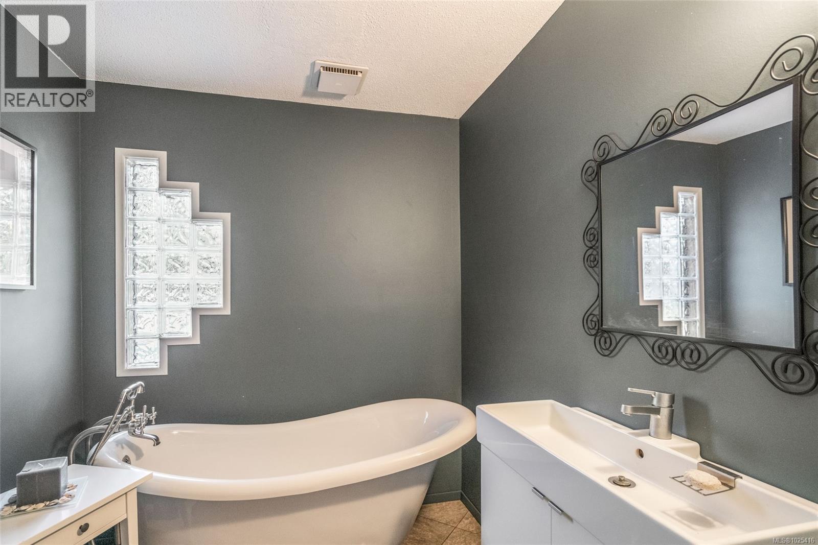 885 Horseshoe Rd, Gabriola Island, British Columbia  V0R 1X3 - Photo 21 - 1025416