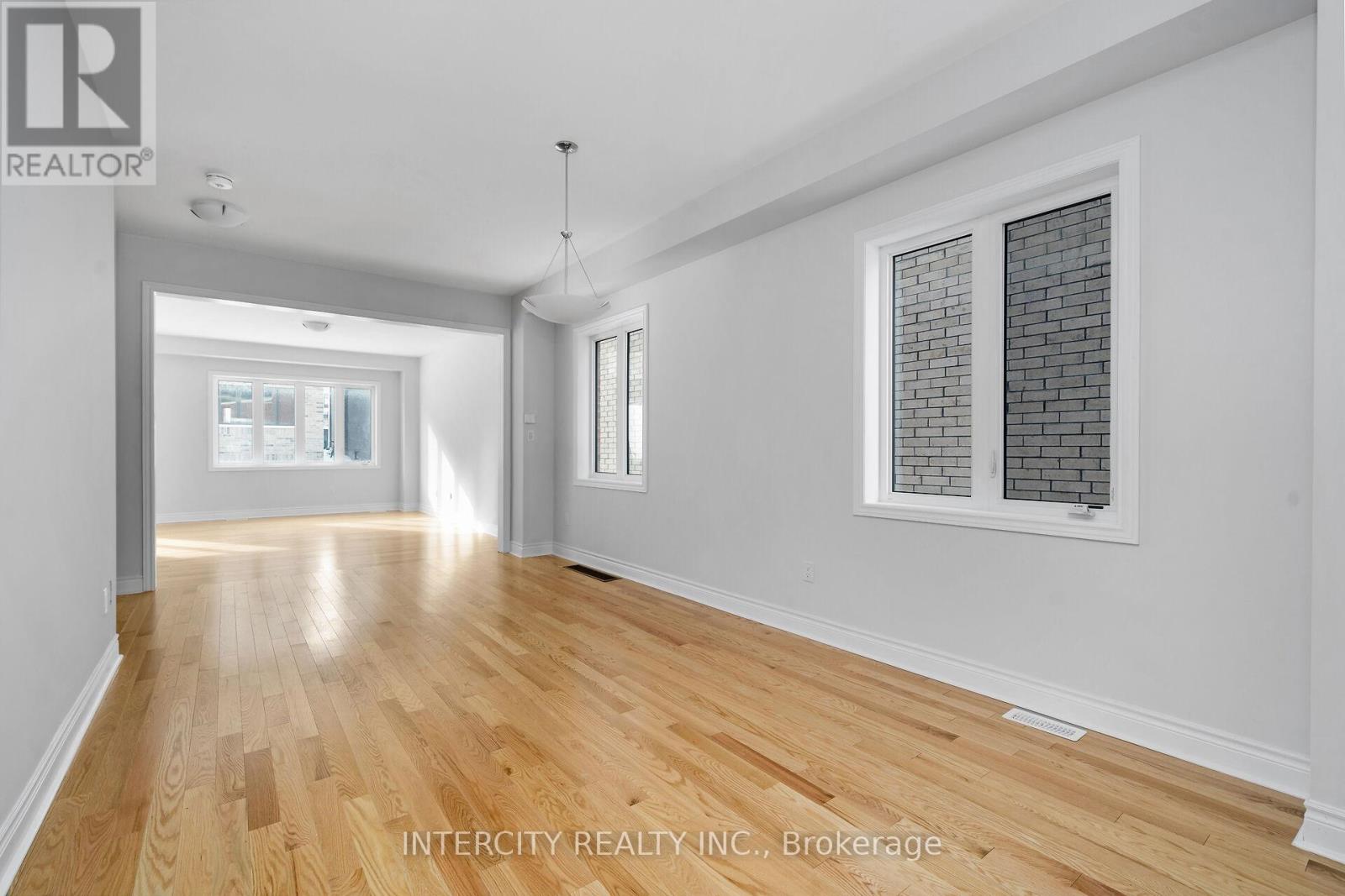 68 Claremont Drive, Brampton, Ontario  L6R 4E8 - Photo 4 - W12715162