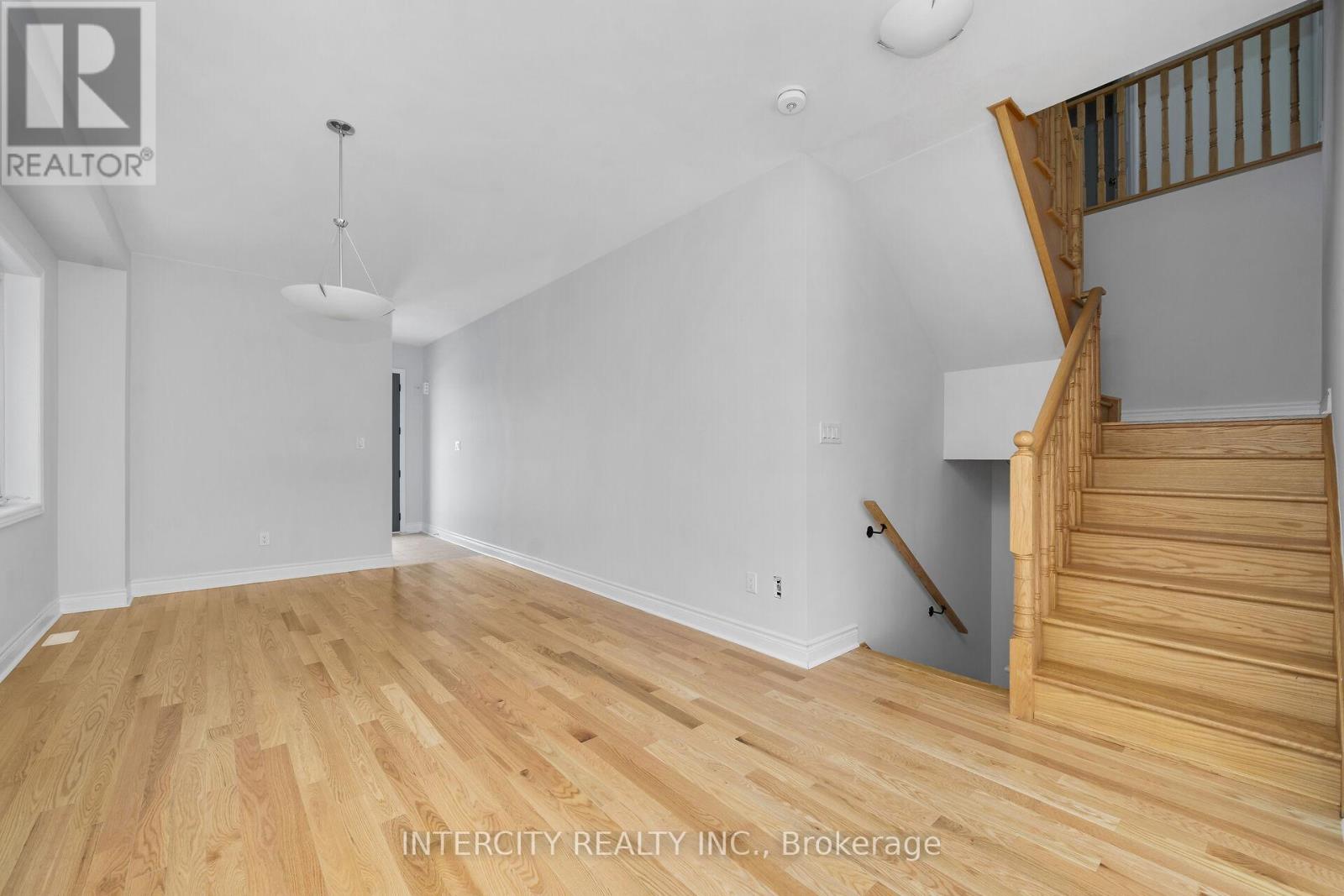 68 Claremont Drive, Brampton, Ontario  L6R 4E8 - Photo 5 - W12715162