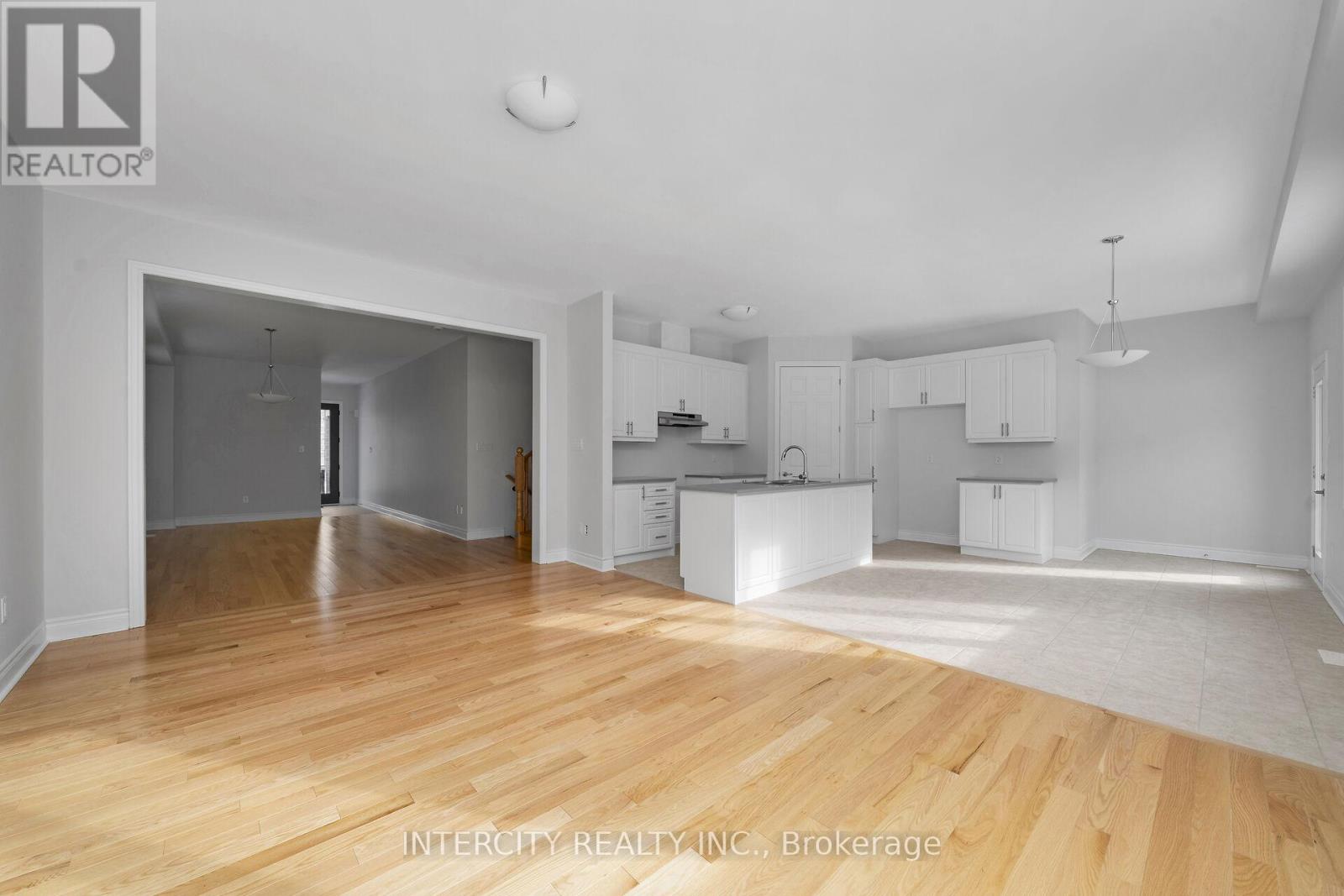 68 Claremont Drive, Brampton, Ontario  L6R 4E8 - Photo 7 - W12715162