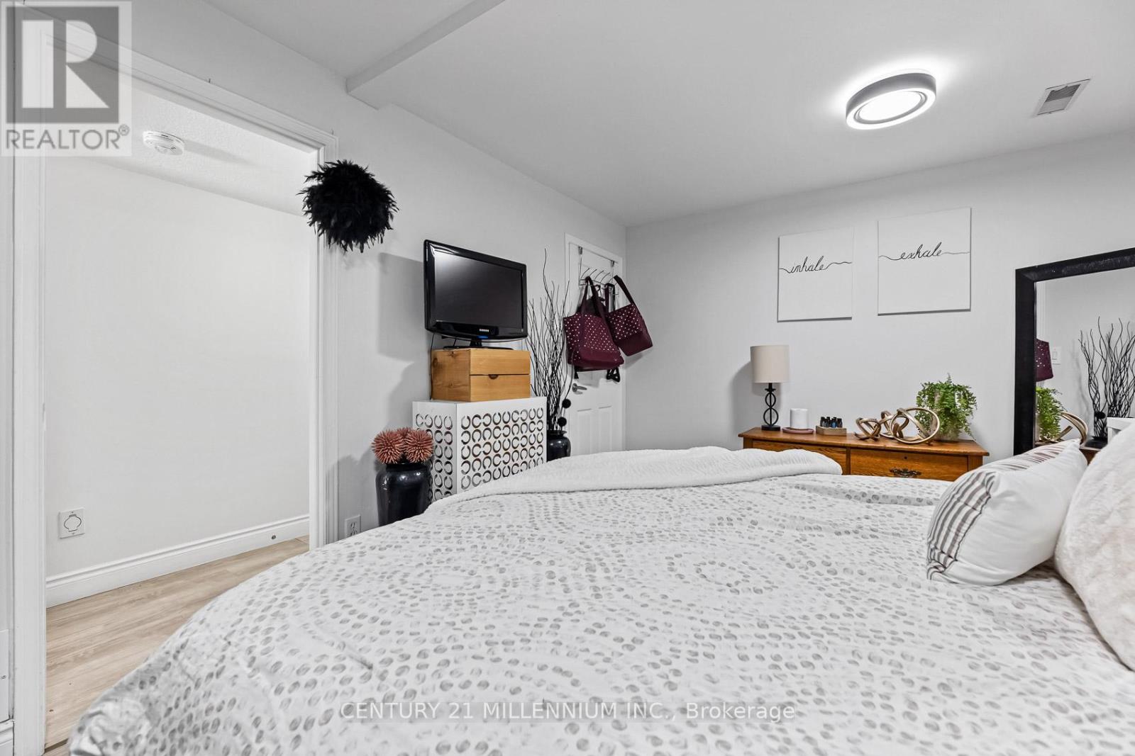 82 Orchid Crescent, Kitchener, Ontario  N2E 3N4 - Photo 31 - X12788568