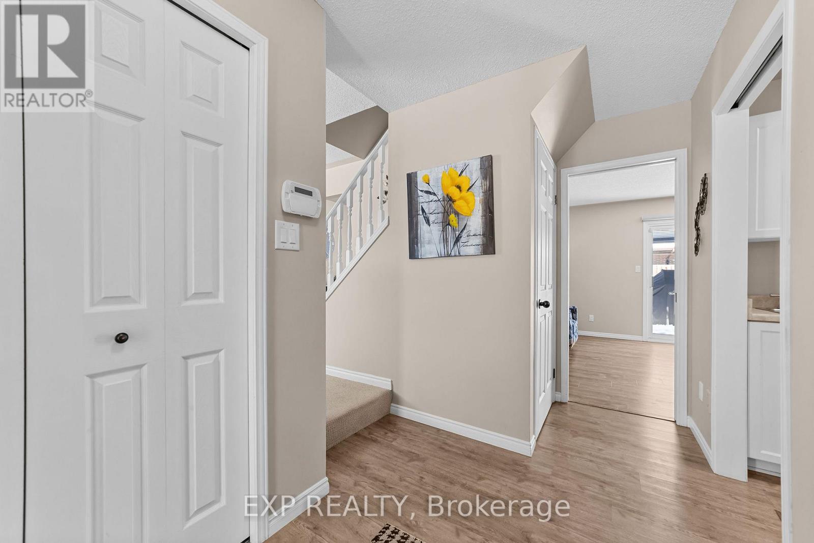 111 Roundhill Court, London South, Ontario  N5Z 4N3 - Photo 4 - X12793006