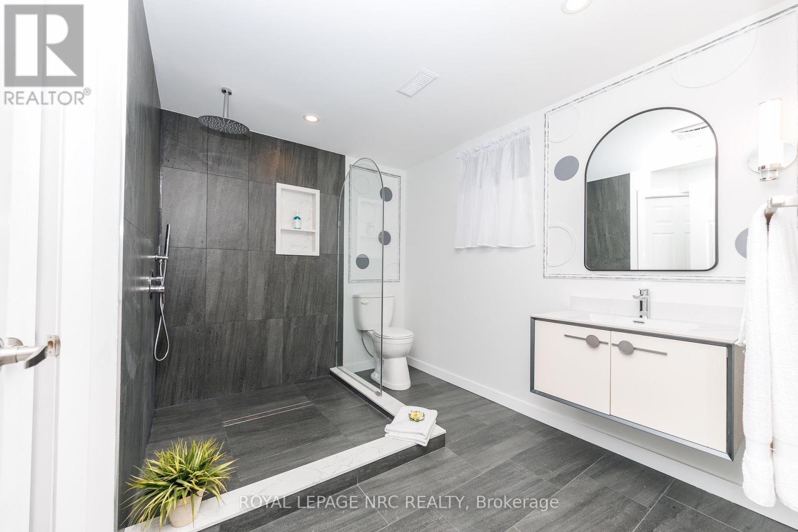 4a Wood Street, St. Catharines, Ontario  L2N 2A9 - Photo 19 - X12792056