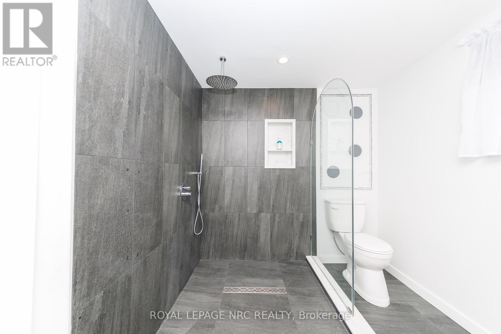 4a Wood Street, St. Catharines, Ontario  L2N 2A9 - Photo 34 - X12792056