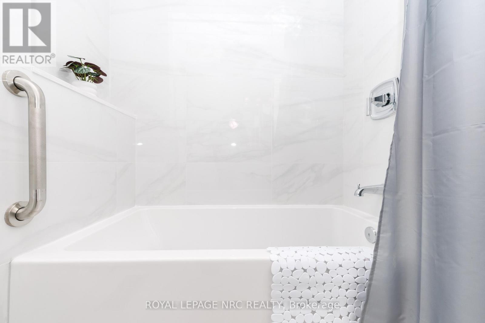 4a Wood Street, St. Catharines, Ontario  L2N 2A9 - Photo 38 - X12792056