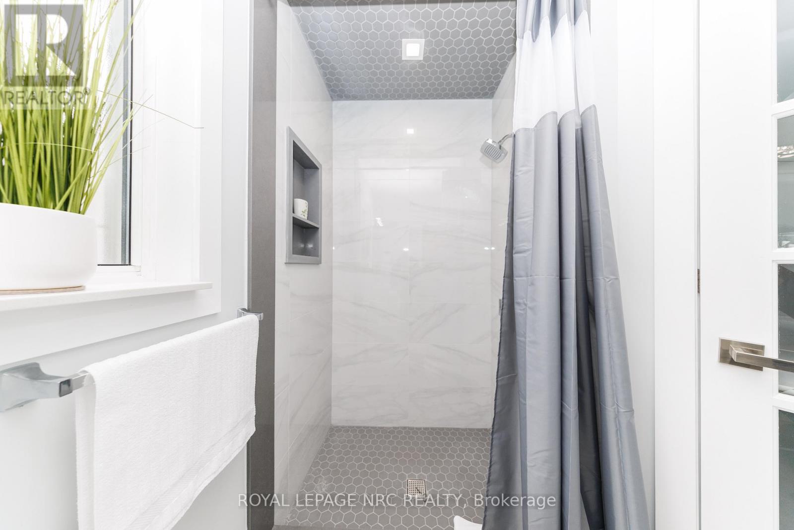 4a Wood Street, St. Catharines, Ontario  L2N 2A9 - Photo 35 - X12792056