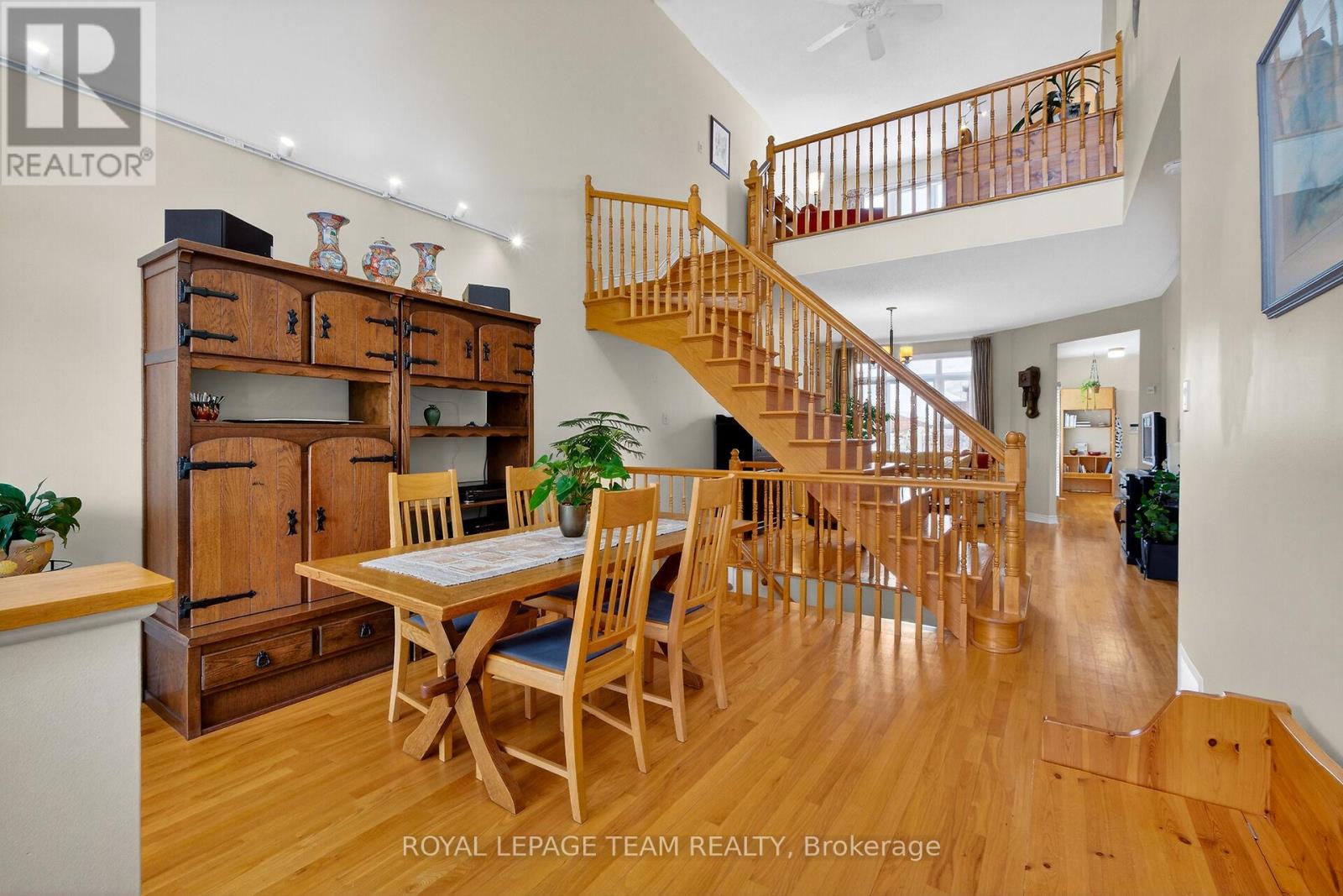 52 Great Oak Private, Ottawa, Ontario  K1G 6P8 - Photo 2 - X12792956