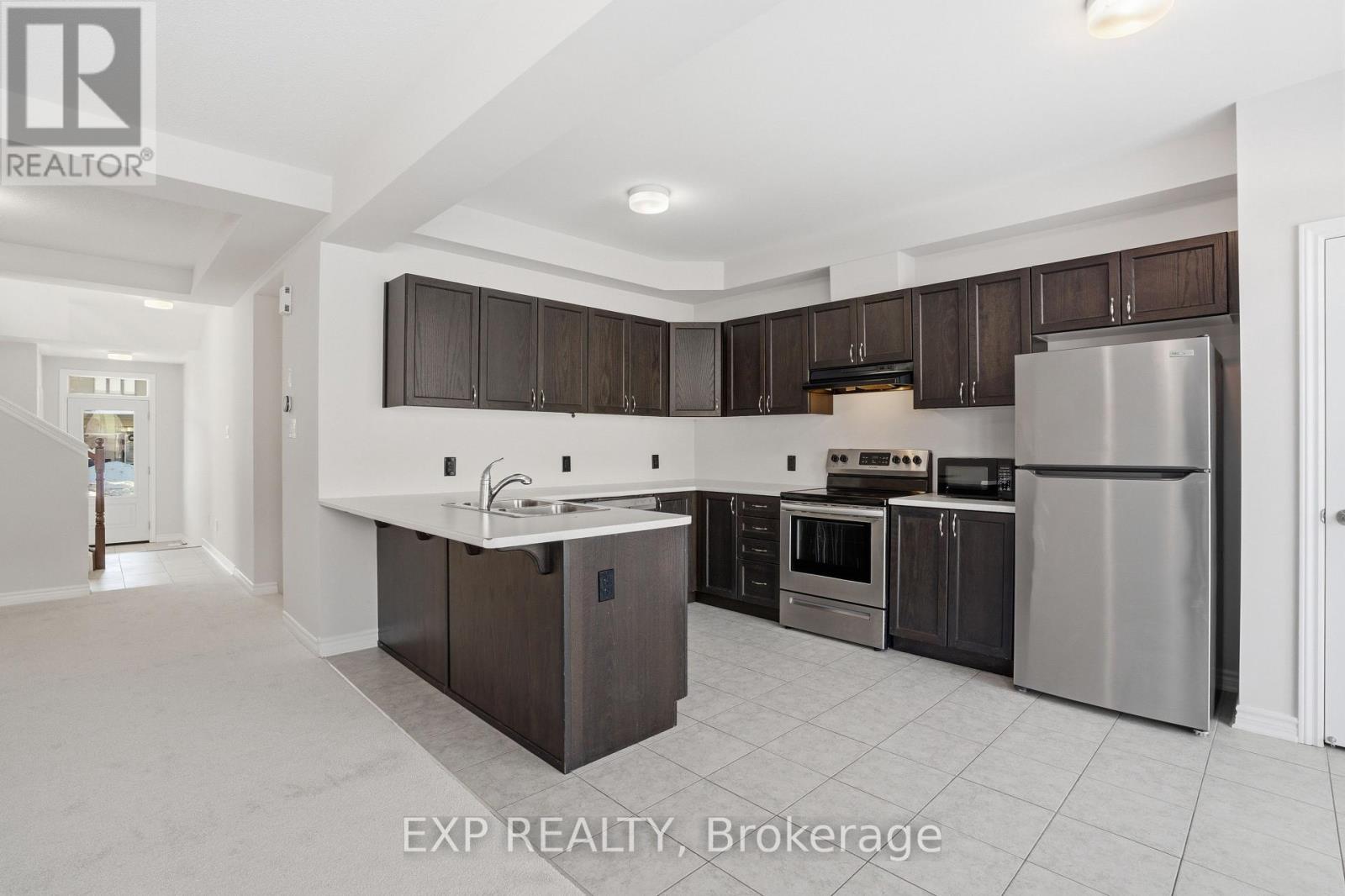 714 Derreen Avenue, Ottawa, Ontario  K2S 2Y7 - Photo 4 - X12793028