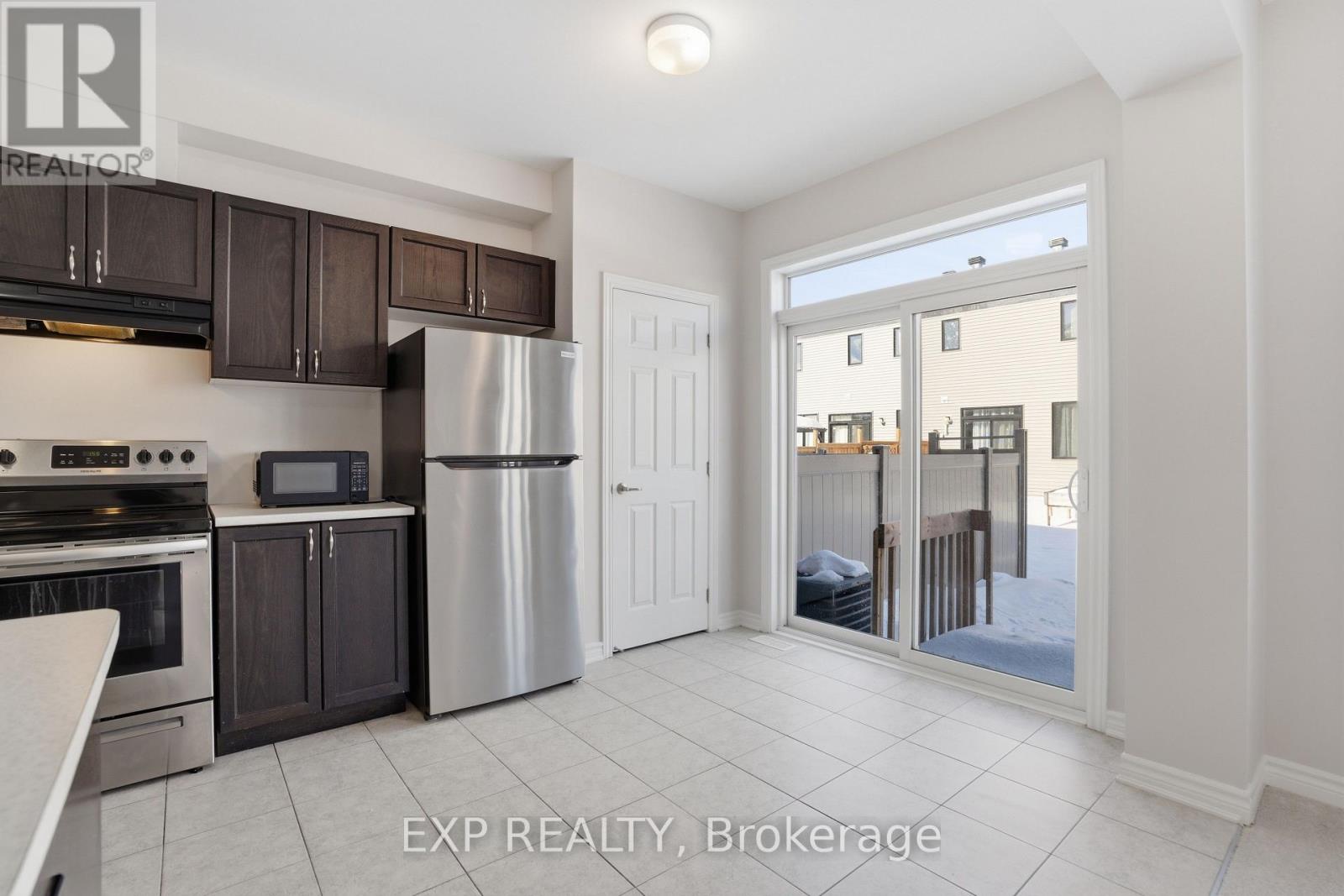 714 Derreen Avenue, Ottawa, Ontario  K2S 2Y7 - Photo 5 - X12793028